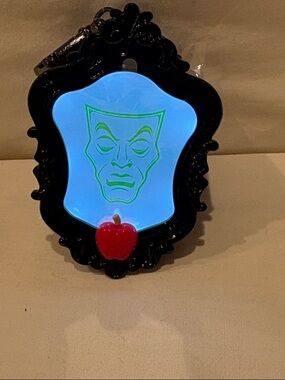 Bath & Body Works Disney Villains Evil Queen Light Up Mirror PocketBac Holder